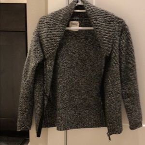 Aritzia TNA zip up sweater
